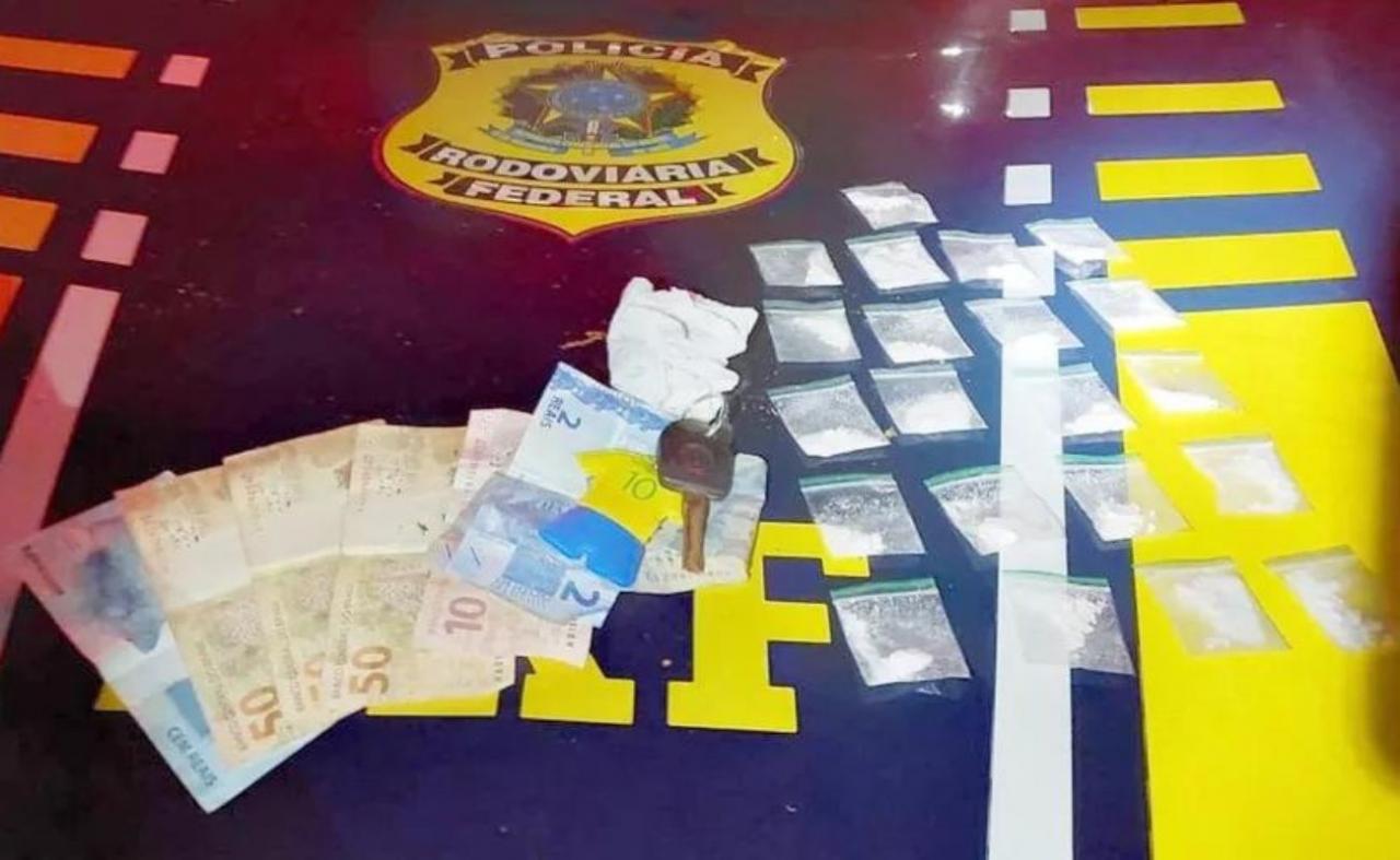 Homem é detido com papelotes de cocaína e maconha na BR-232, em Gravatá, PE