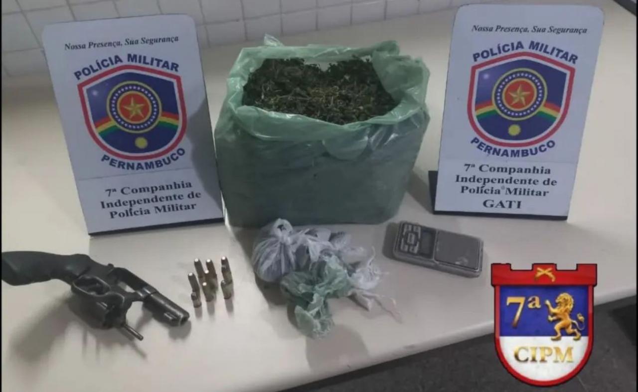 Policia Militar apreende arma de fogo e maconha em Santa Maria da Boa Vista, PE