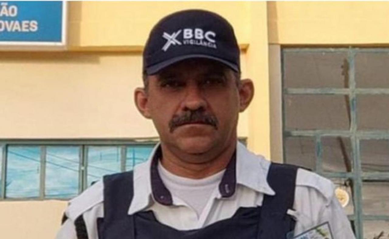 Vigilante é morto a tiros e filho fica ferido em Floresta, PE