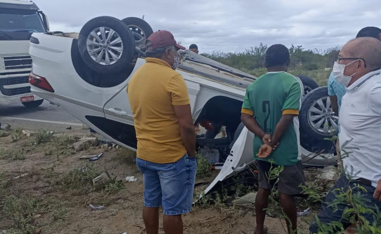 Comerciante cabroboense sofre acidente na BR 116, no Trevo de Abaré-BA