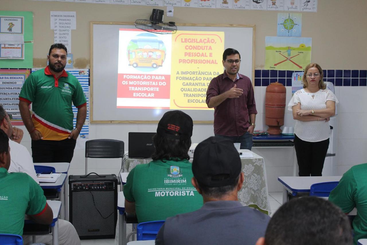 Prefeitura de Ibimirim realiza formação para motoristas do transporte escolar