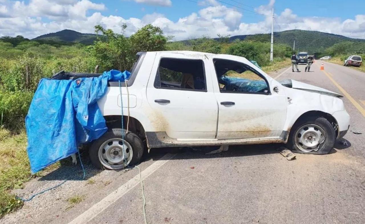Motorista morre após capotar veículo na BR-424, em Venturosa, PE