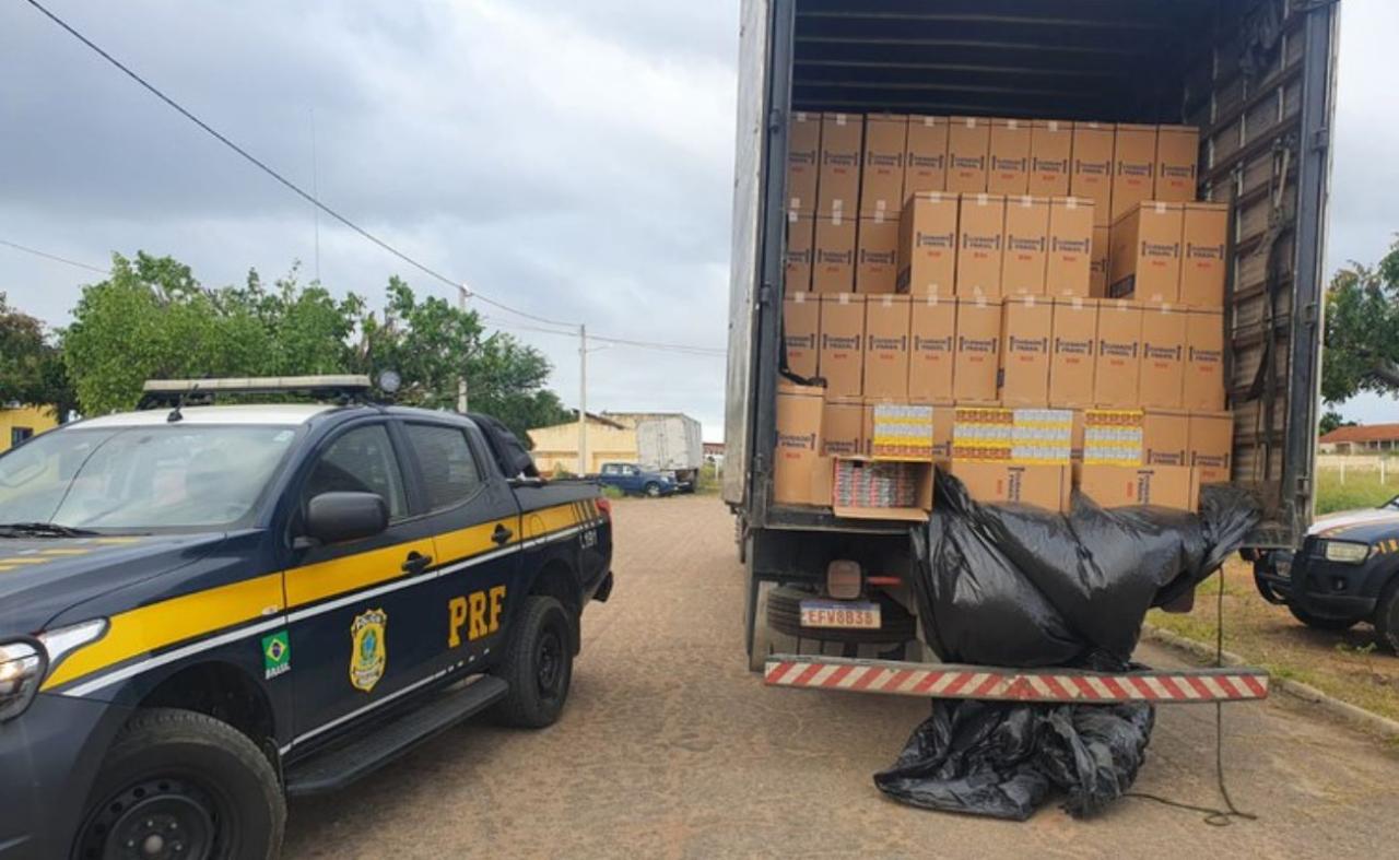 PRF apreende cerca de 400 mil maços de cigarros em Salgueiro, PE