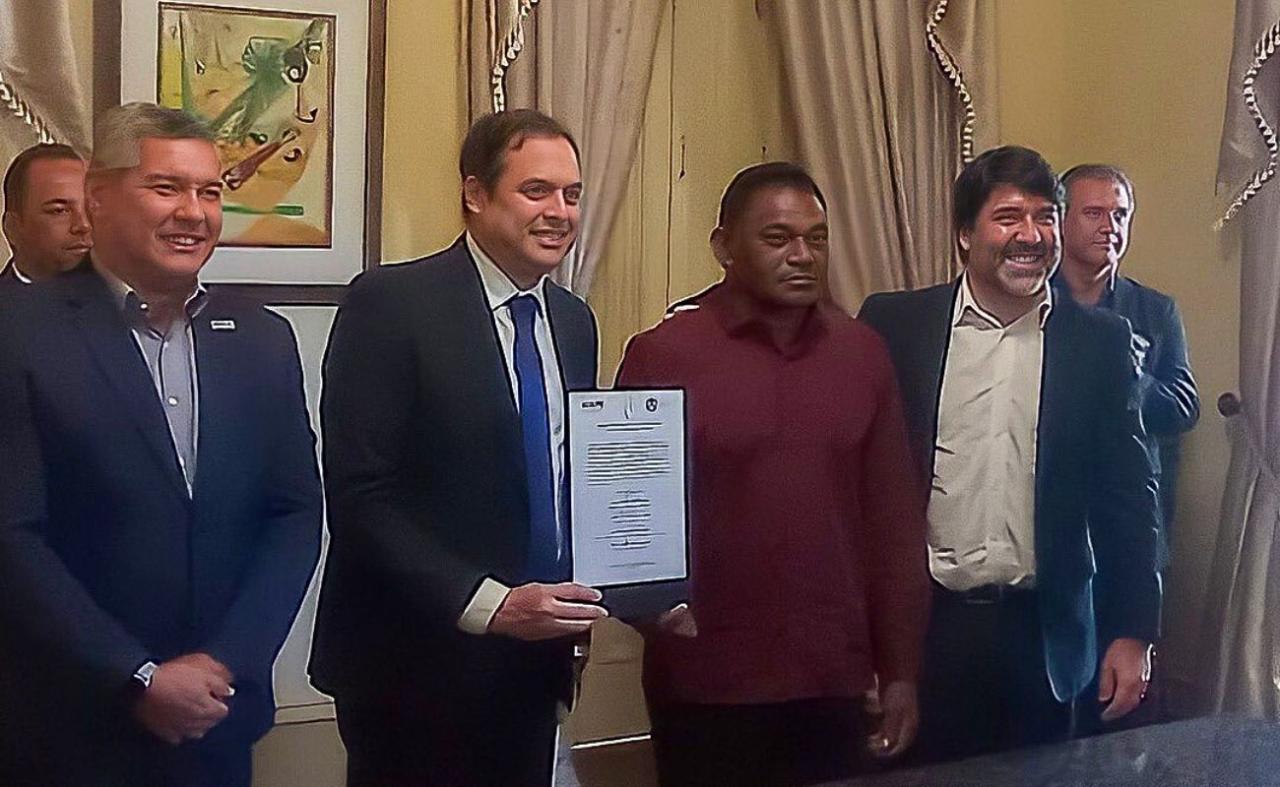 Governo de PE assina contrato para a implantação do Galpão da Indústria de Calçados, em Exu, PE