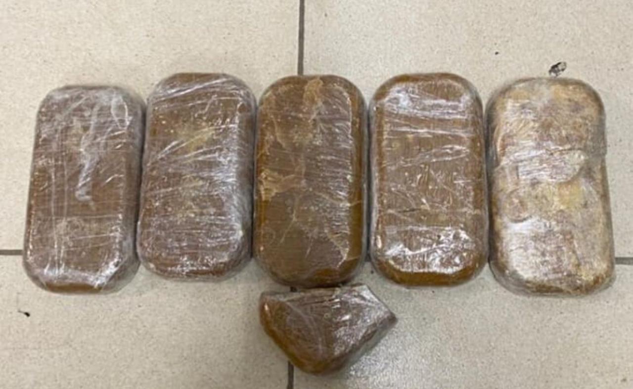 Mulher é presa com mais de 5 Kg de crack na BR 428, em Cabrobó, PE