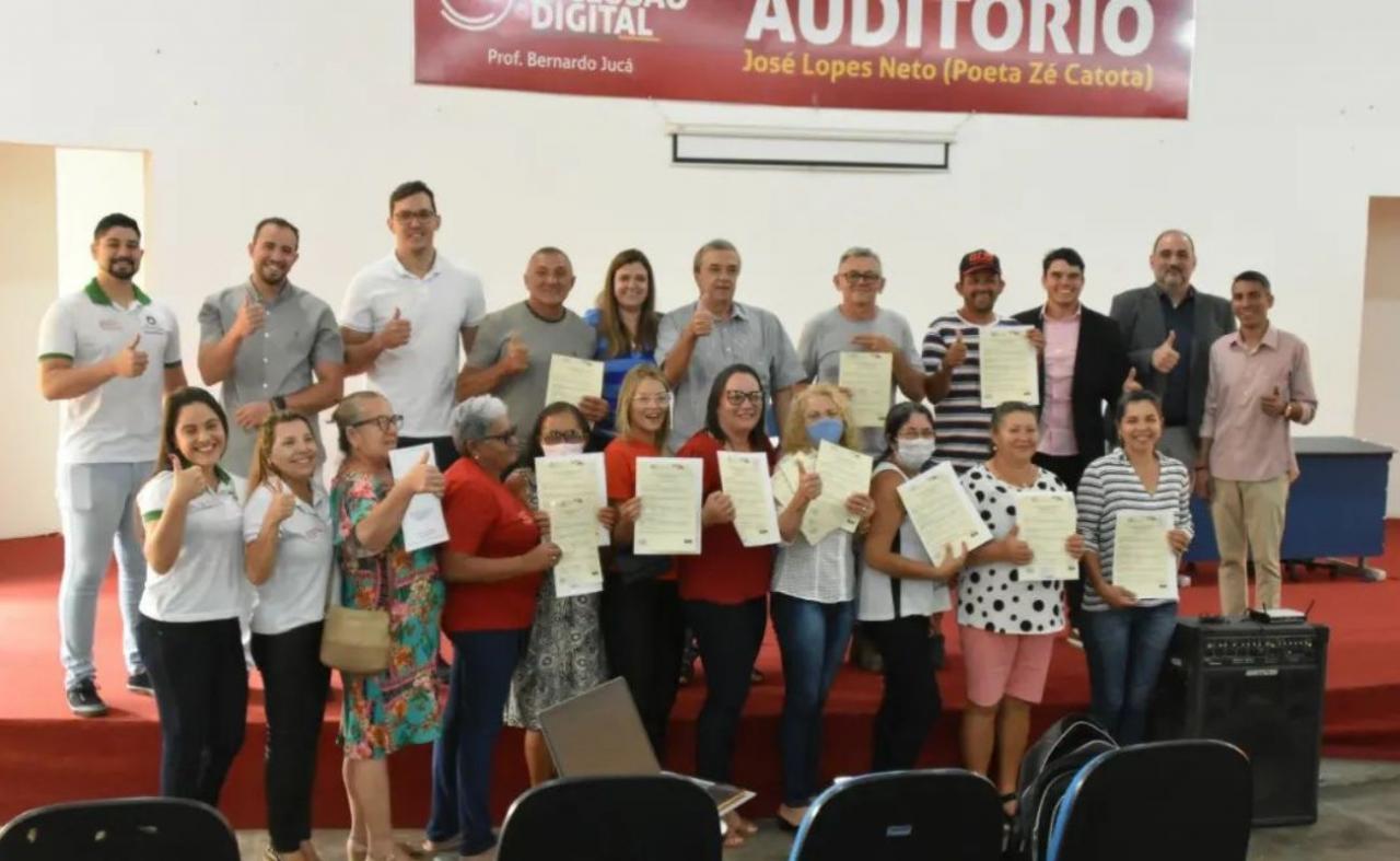 Prefeitura de São José do Egito entrega mais 22 títulos de posse do REURB Municipal 