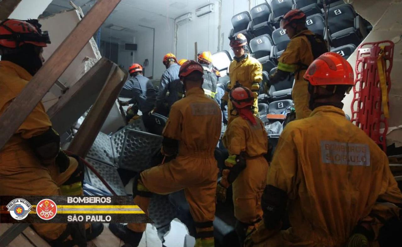 Bombeiros encerram buscas no desabamento que deixou nove mortos em Itapecerica da Serra, SP