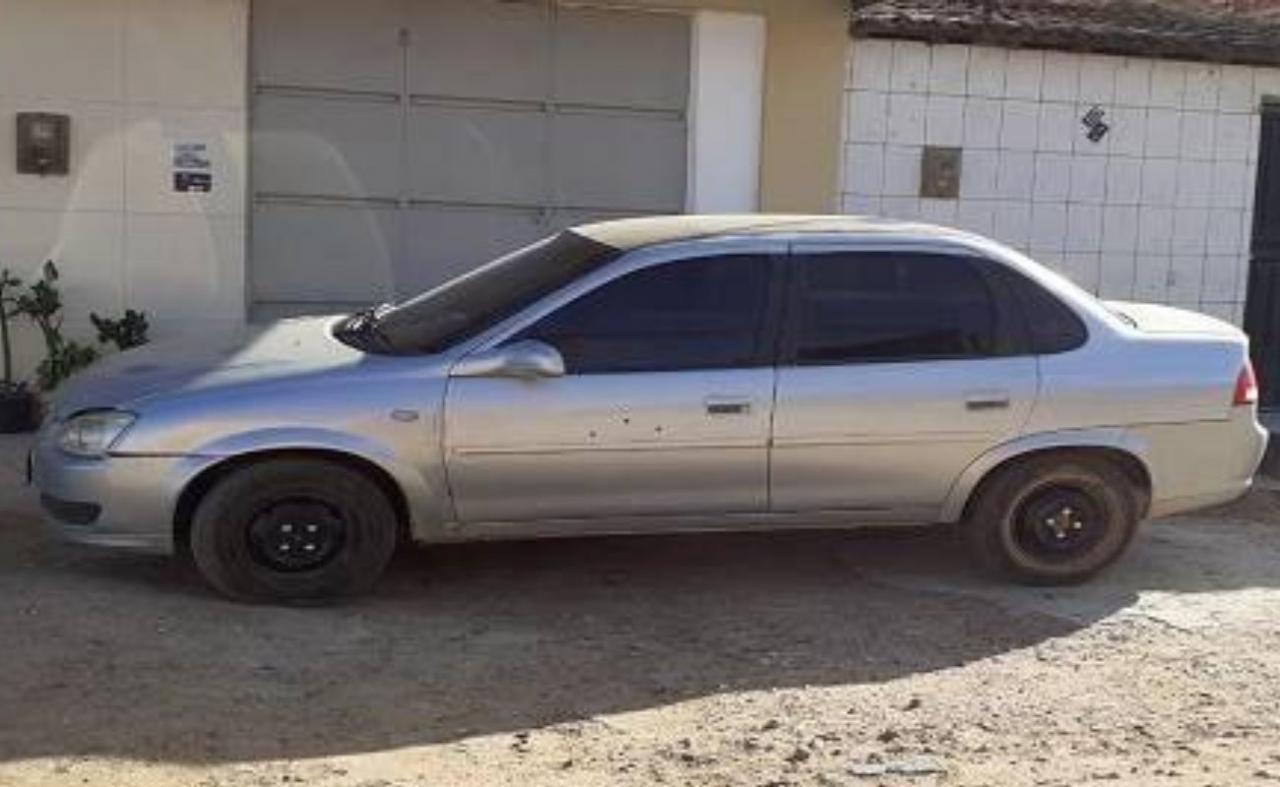 Carro de candidato a deputado federal é alvejado por tiros em Ouricuri, PE