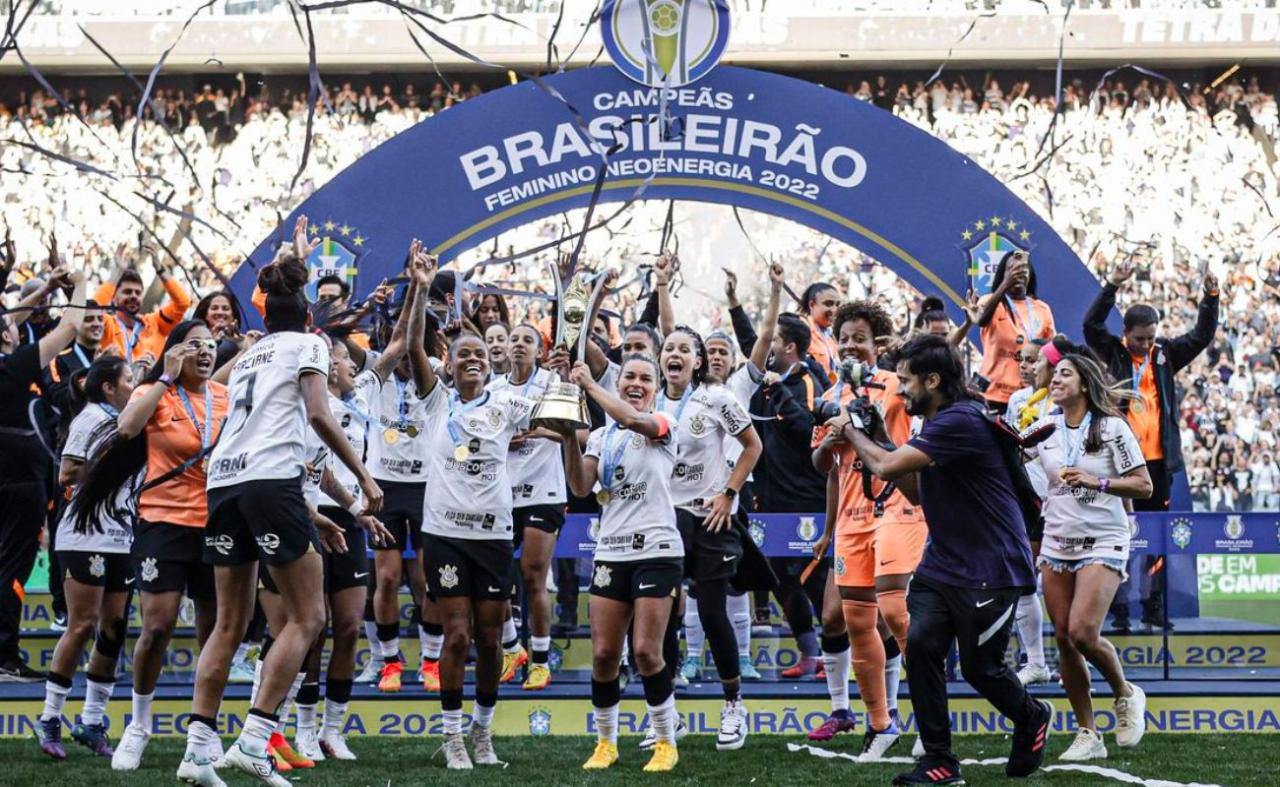 Corinthians goleia Inter e conquista o título do Brasileiro Feminino-2022