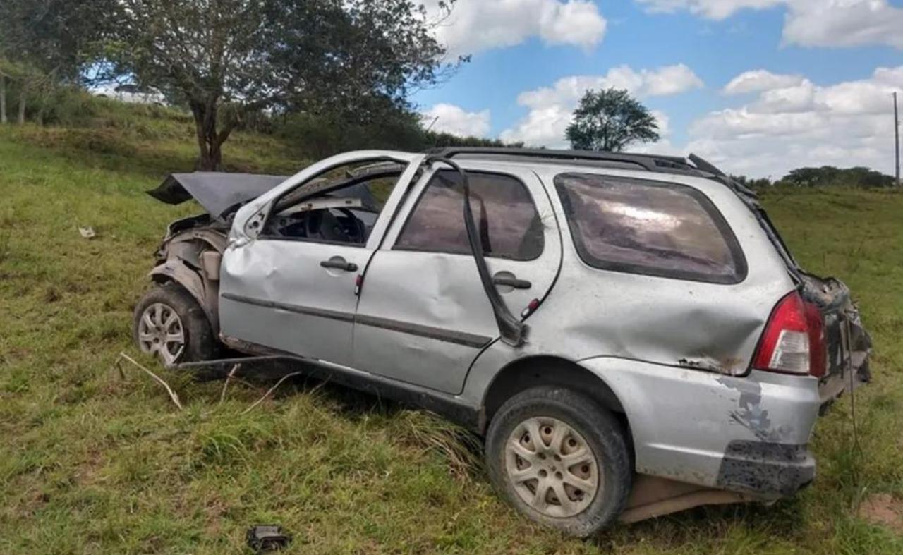 Homem morre após capotar com carro na BR-424, em Correntes, PE