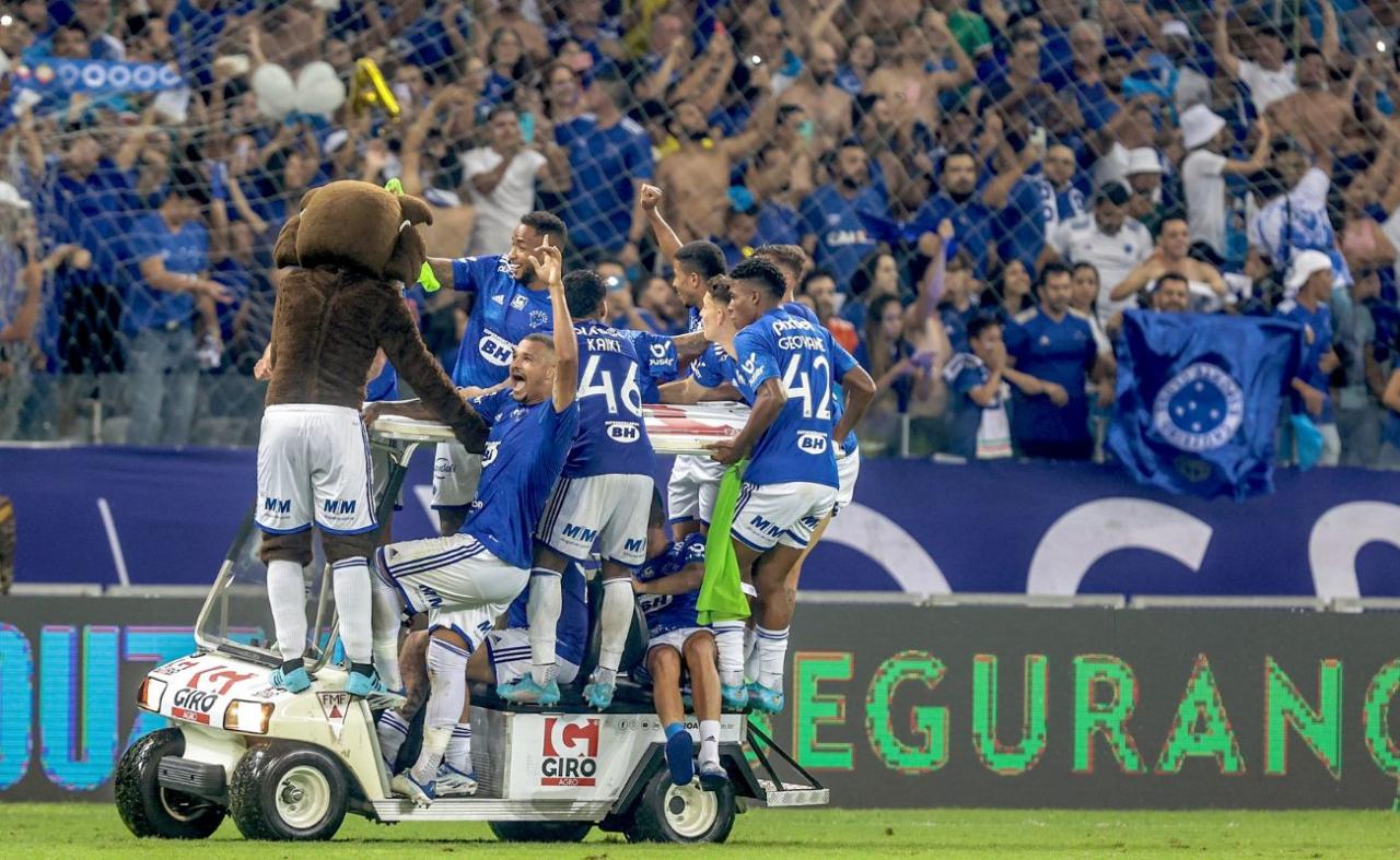 Série B: Cruzeiro derrota o Vasco e retorna à Série A 