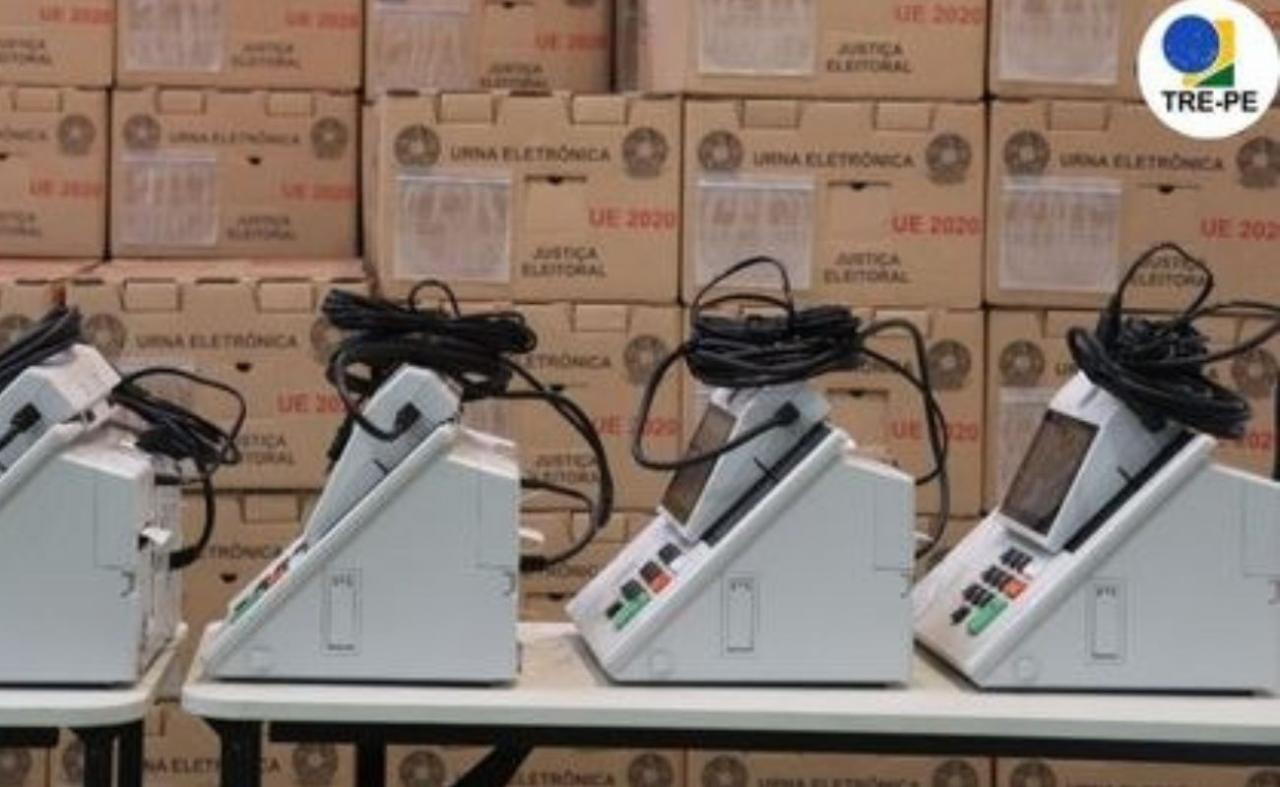 TRE-PE inicia distribuição das urnas eletrônicas para os locais de votação