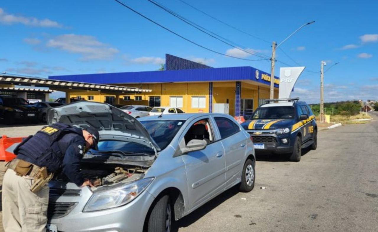 Veículo com registro de roubo em Salvador/BA é recuperado pela PRF em Serra Talhada, PE