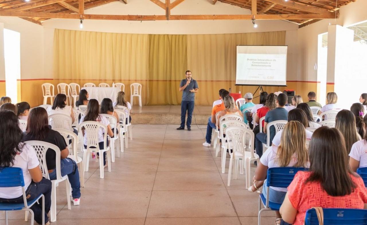 Verdejante: Professores e servidores da Rede de Ensino Municipal recebem capacitação