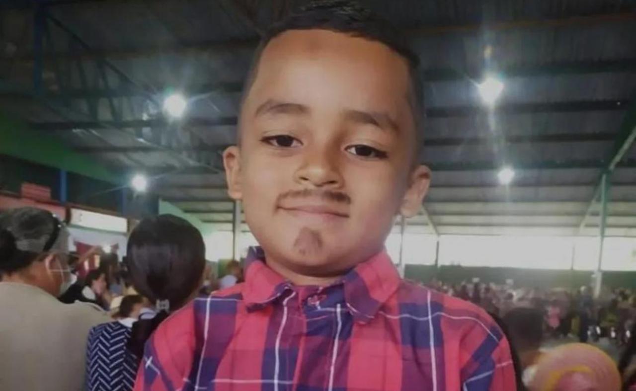 Criança de 8 anos morre após ser atropelada por ônibus escolar em Lajedo, PE