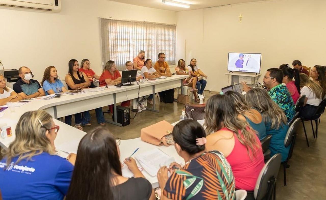 Educação de Verdejante analisa os resultados das avaliações externas (SAEB e SAEPE).  