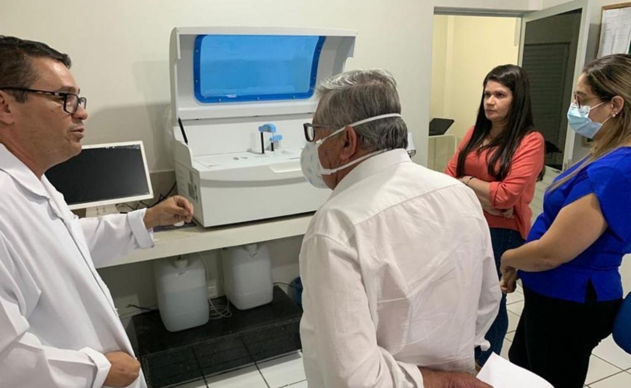 Laboratório Municipal de Sertânia ganha um novo e moderno analisador bioquímico  
