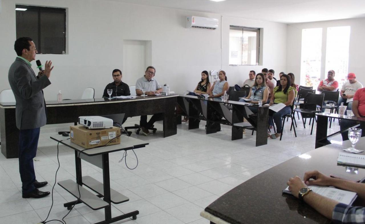 Prefeitura de Ibimirim realiza capacitação de servidores para a Nova Lei de Licitações