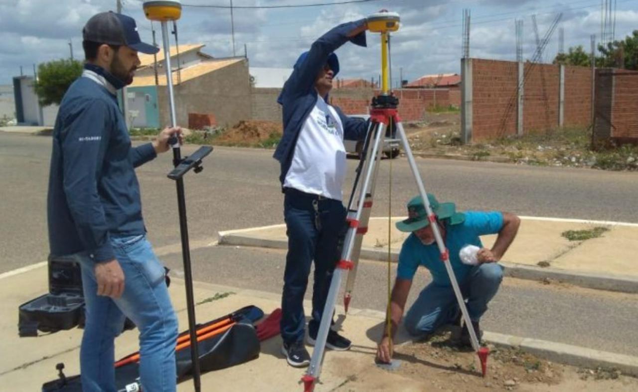 Prefeitura de Lagoa Grande adquire novo equipamento de alta tecnologia topográfica