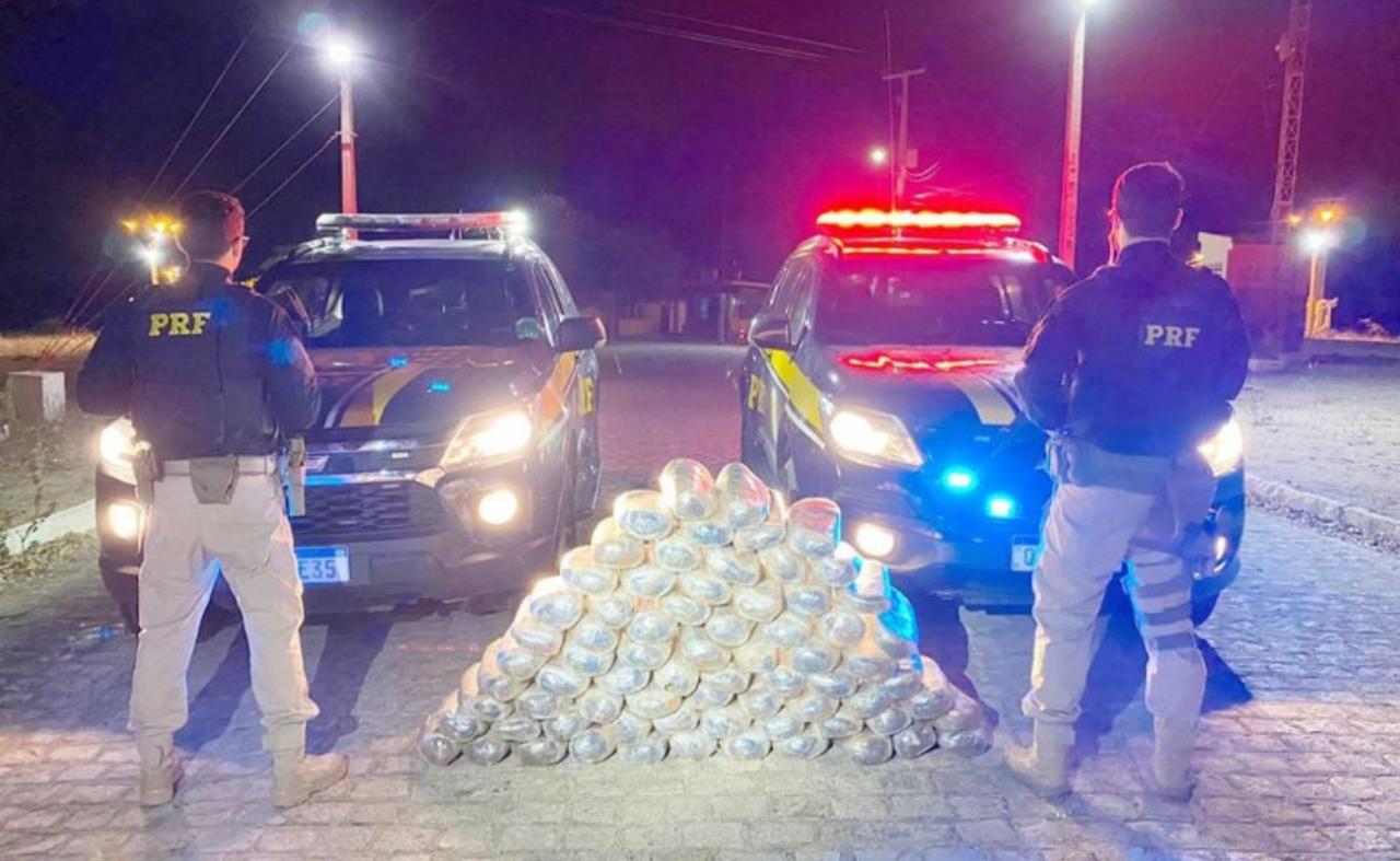 PRF apreende 75,8 Kg de maconha e detém homem em Belém de São Francisco, PE