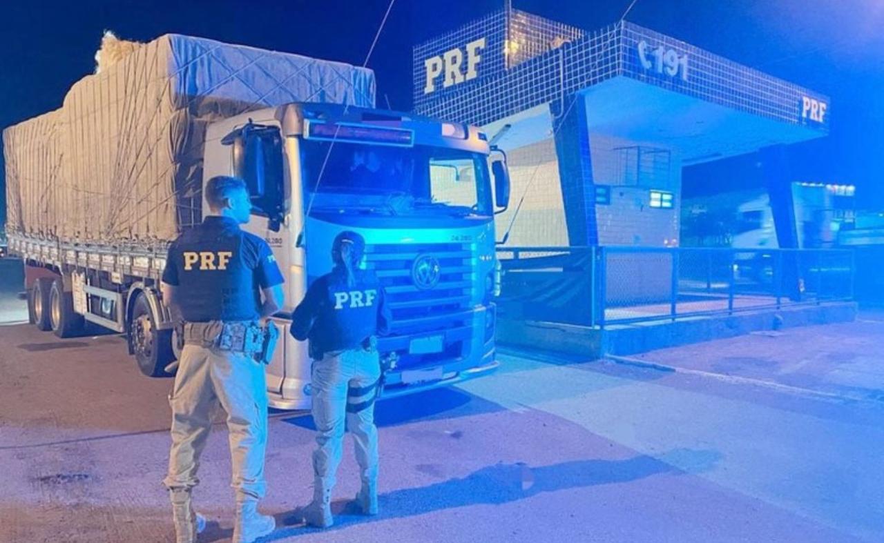 PRF flagra transporte de gesso sem nota fiscal em Salgueiro, PE