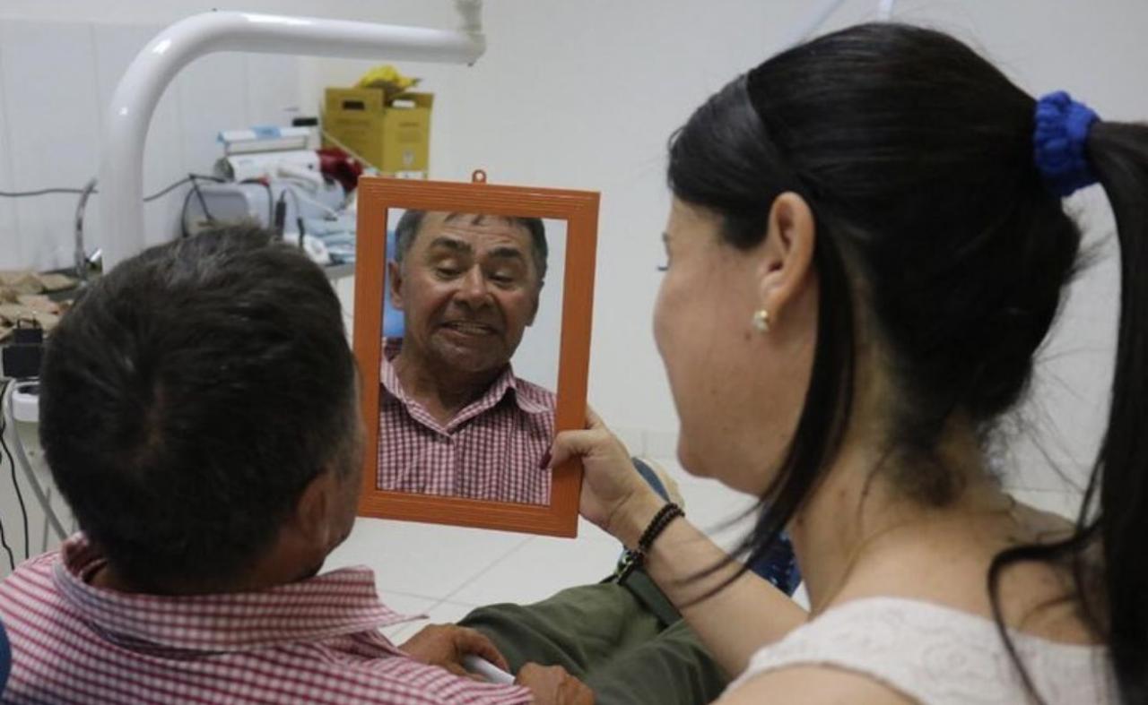 Programa Sorriso da Gente realiza entrega de próteses dentárias em São José do Belmonte, PE