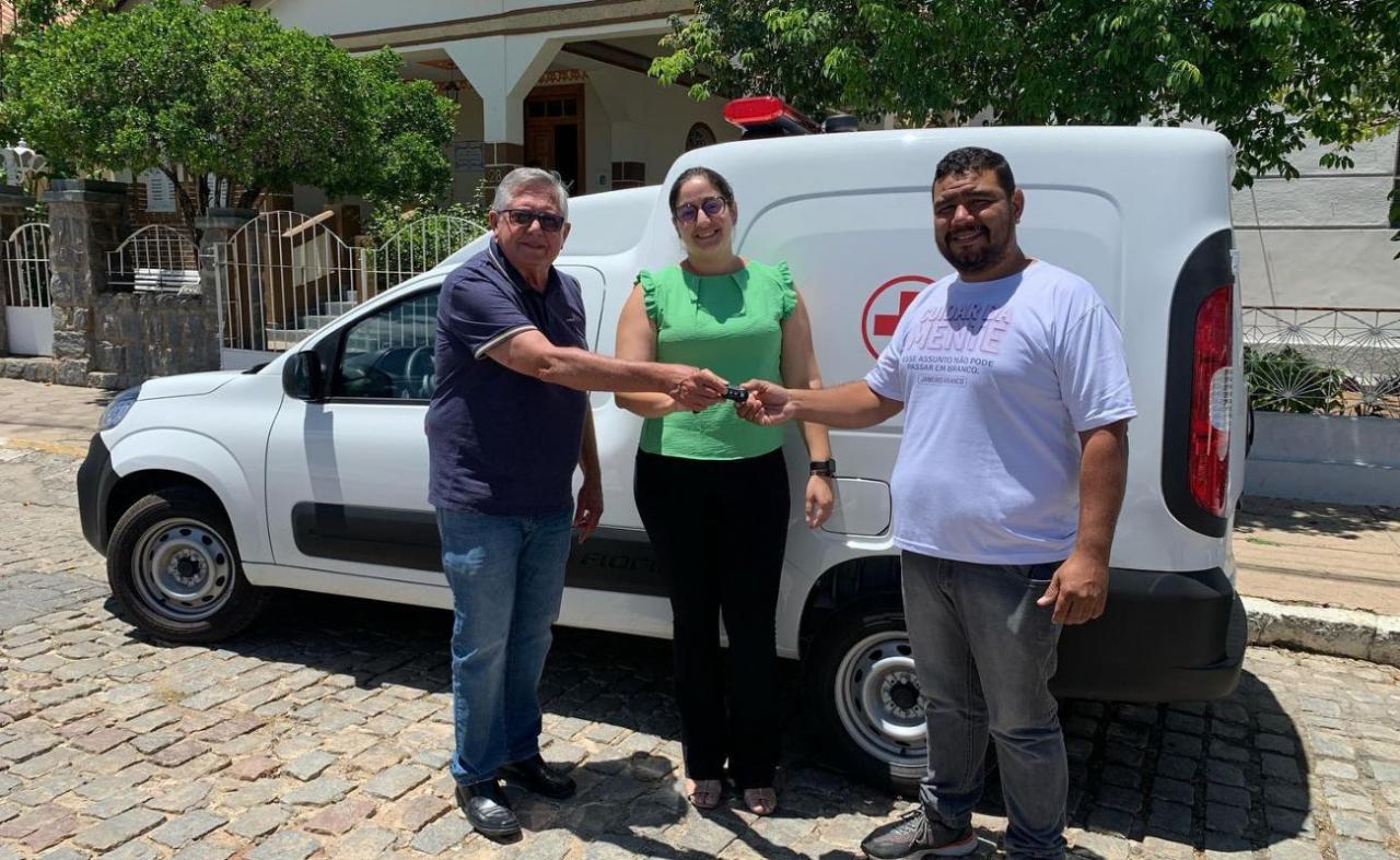 Saúde de Sertânia ganha reforço de um nova ambulância