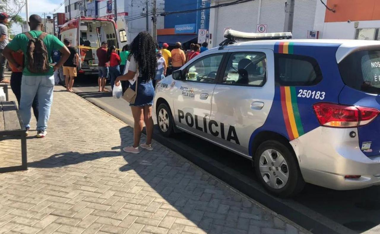 Um mulher morre e outra fica ferida após serem atingidas por tiros no Centro de Petrolina, PE