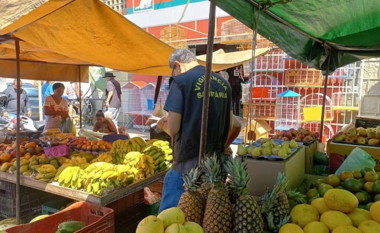 Vigilância Sanitária de Salgueiro realiza inspeção na feira livre