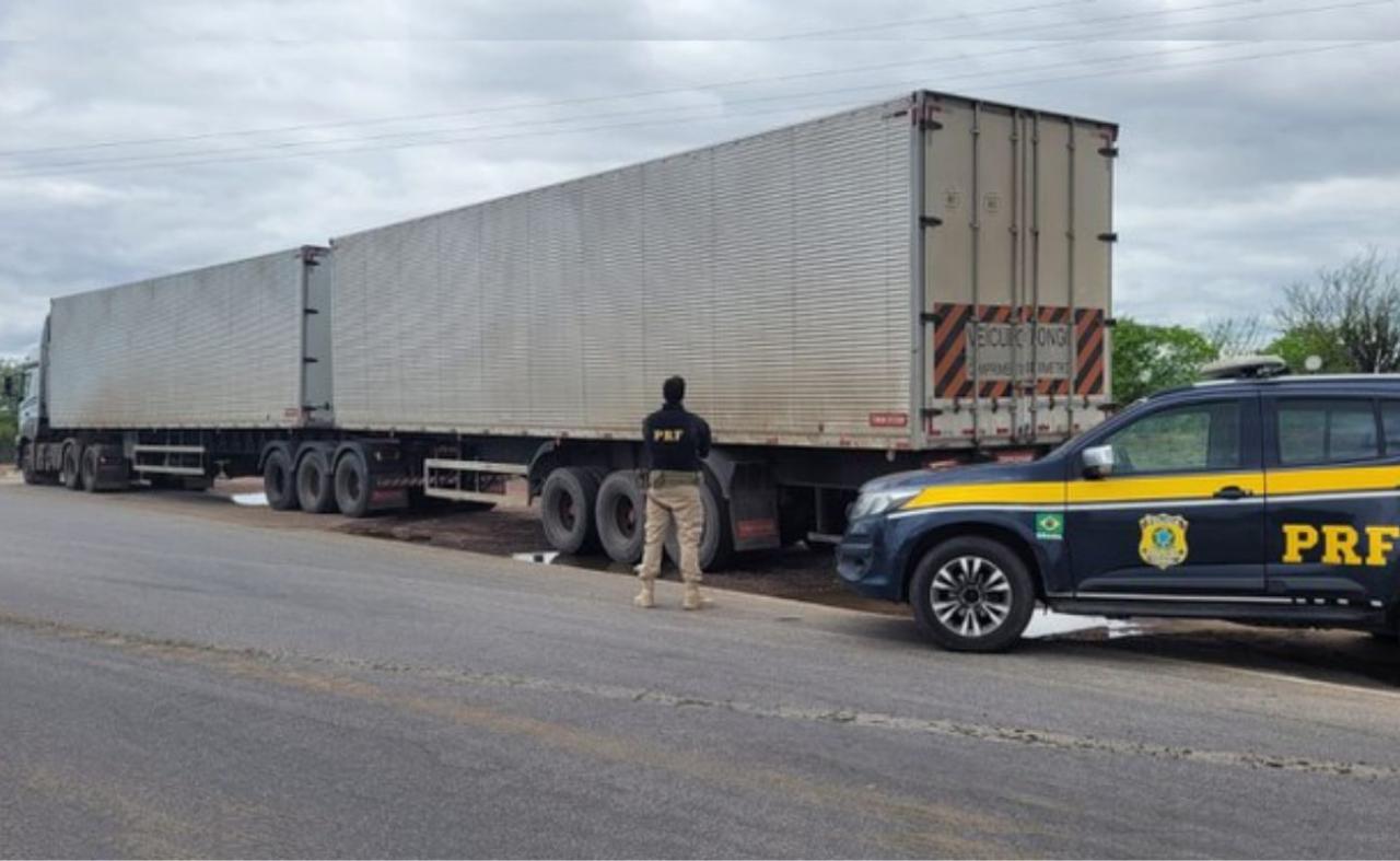 Belém do São Francisco: PRF retém carga de 47ton de farinha sem nota fiscal