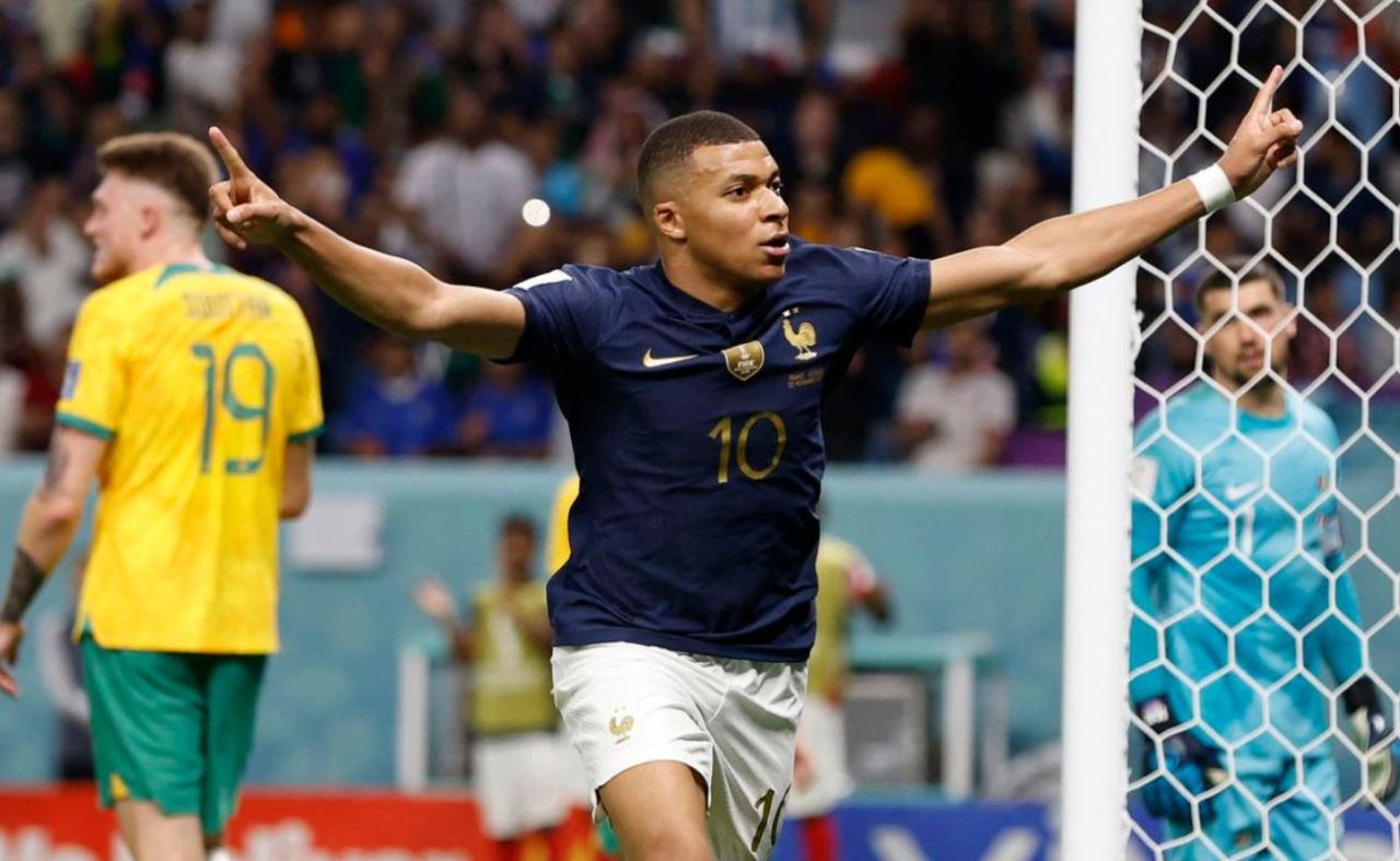 França sai perdendo, mas mostra força para virar e golear Austrália