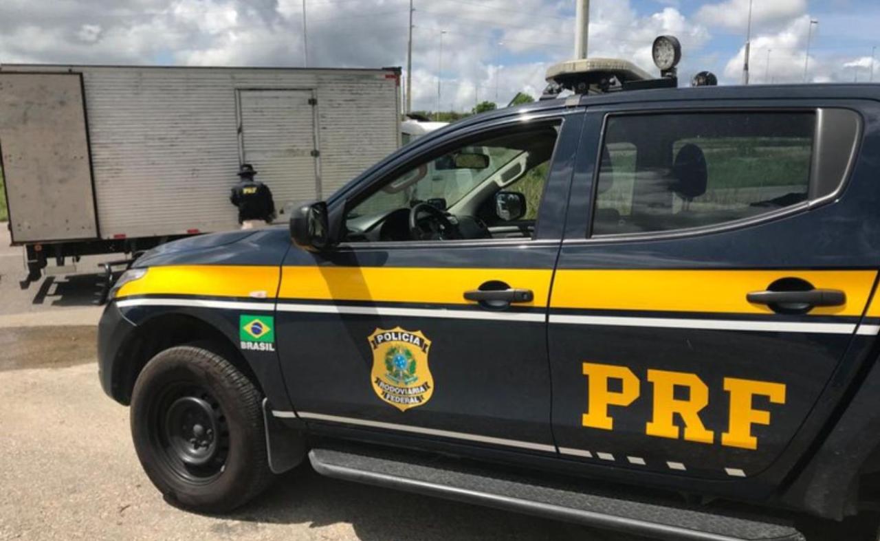 PRF apreende carga avaliada em R$ 52 mil sem nota fiscal em Caruaru, PE
