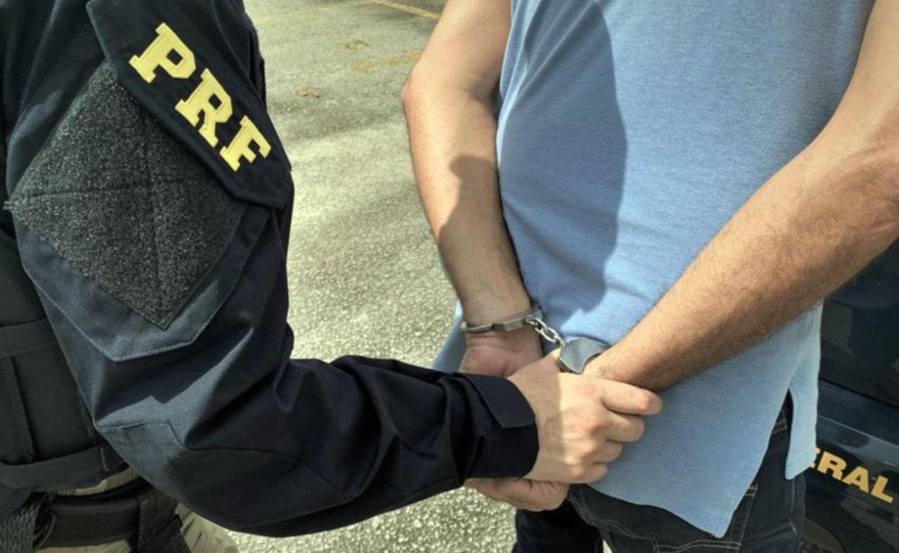 PRF detém suspeito de fugir após colidir em motociclista na BR 428 em Petrolina, PE