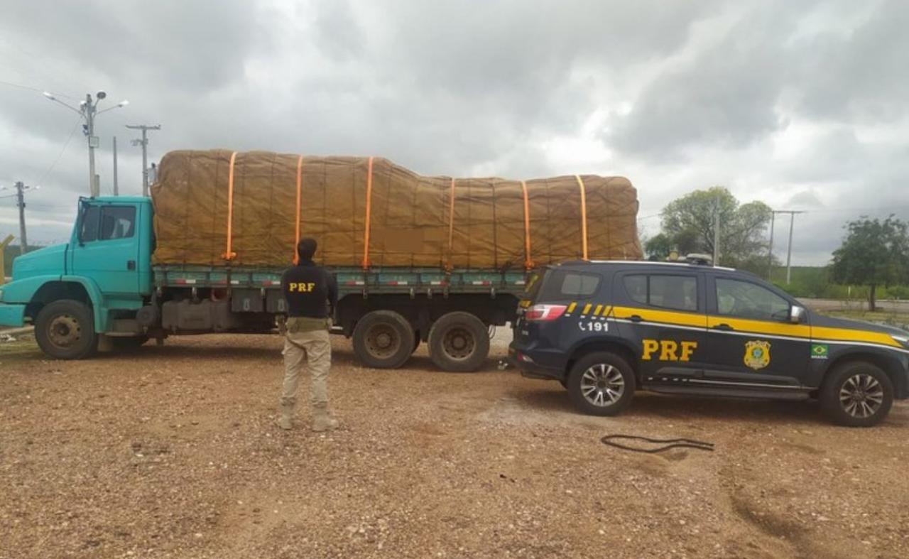 PRF flagra carga de gesso sem nota fiscal na BR 116, em  Belém de São Francisco, PE