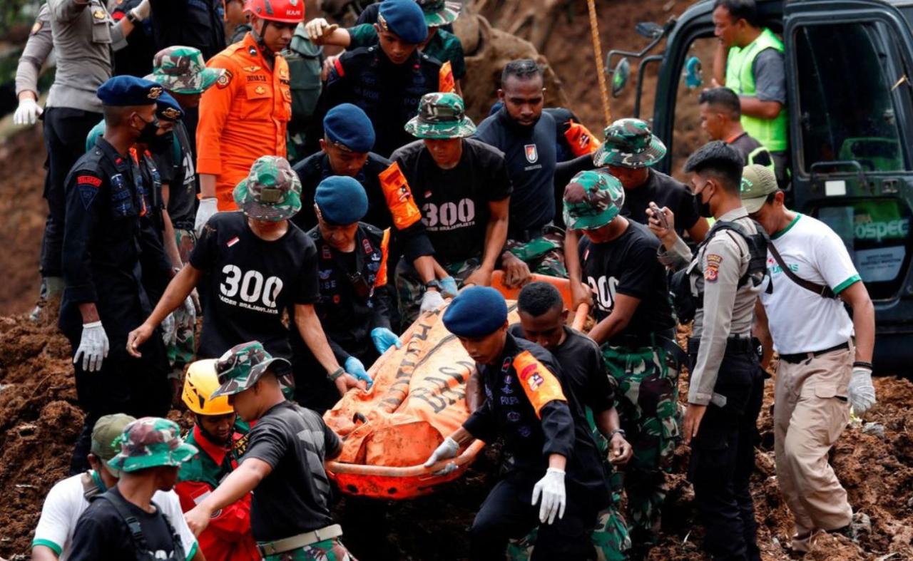 Sobe para 268 número de mortos em terremoto na Indonésia, a maioria crianças