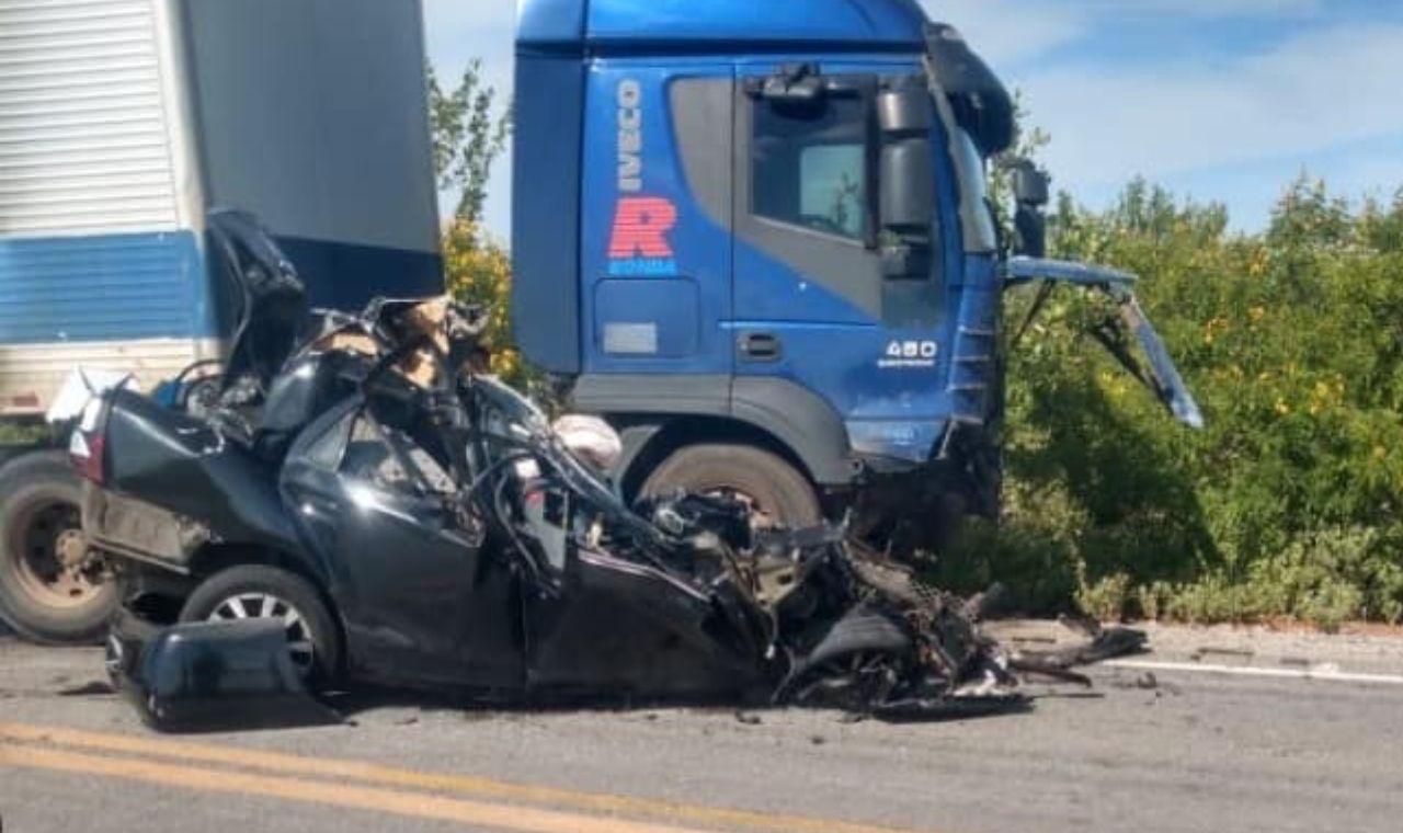 ACIDENTE DEIXA TRÊS VÍTIMAS FATAIS NA BR 116, EM MACURURÉ, BA