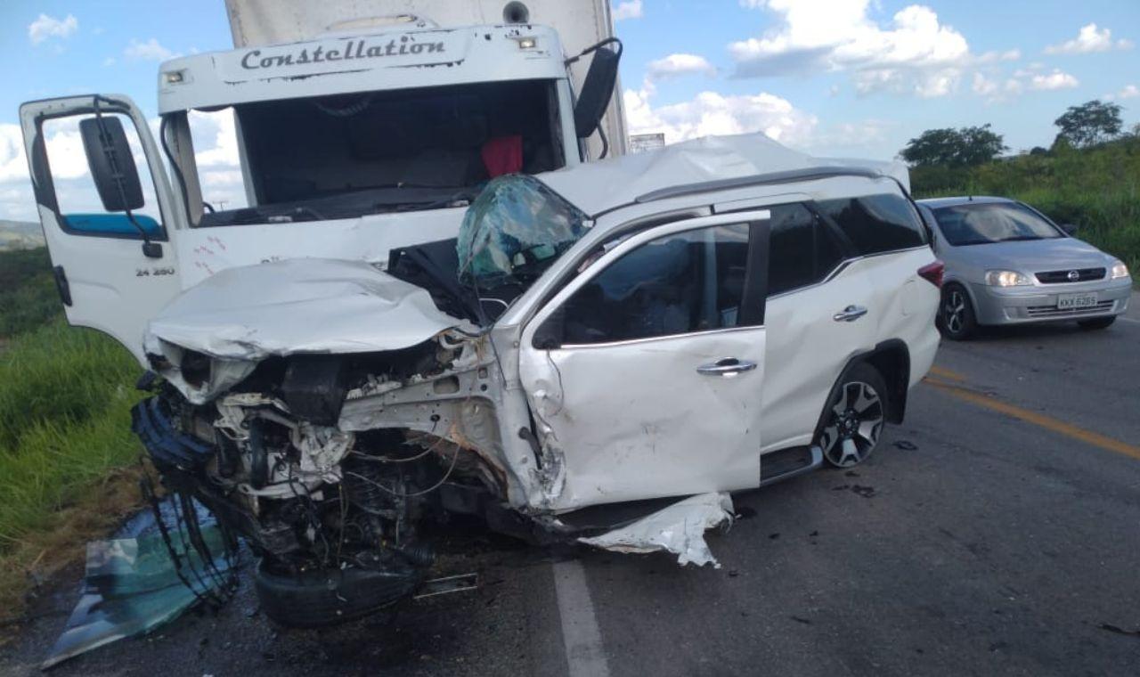 ACIDENTE ENVOLVENDO CINCO VEÍCULOS DEIXA DOIS MORTOS E 11 FERIDOS EM SANHARÓ, PE