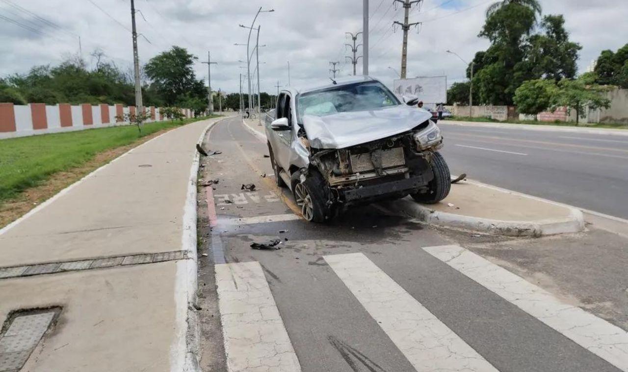 Caminhonete invade ciclovia e atropela duas pessoas em Petrolina, PE