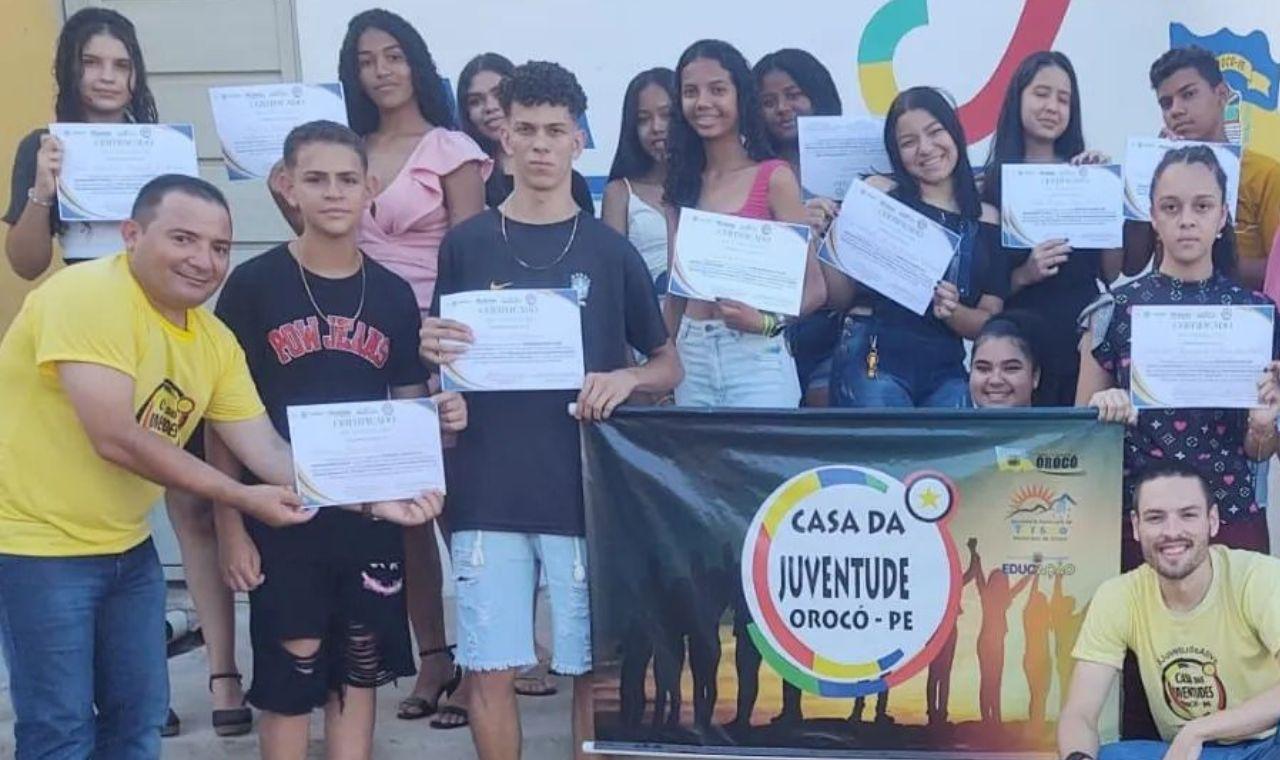 CONCLUINTES DO CURSO DE INFORMÁTICA RECEBEM CERTIFICADOS EM OROCÓ, PE  