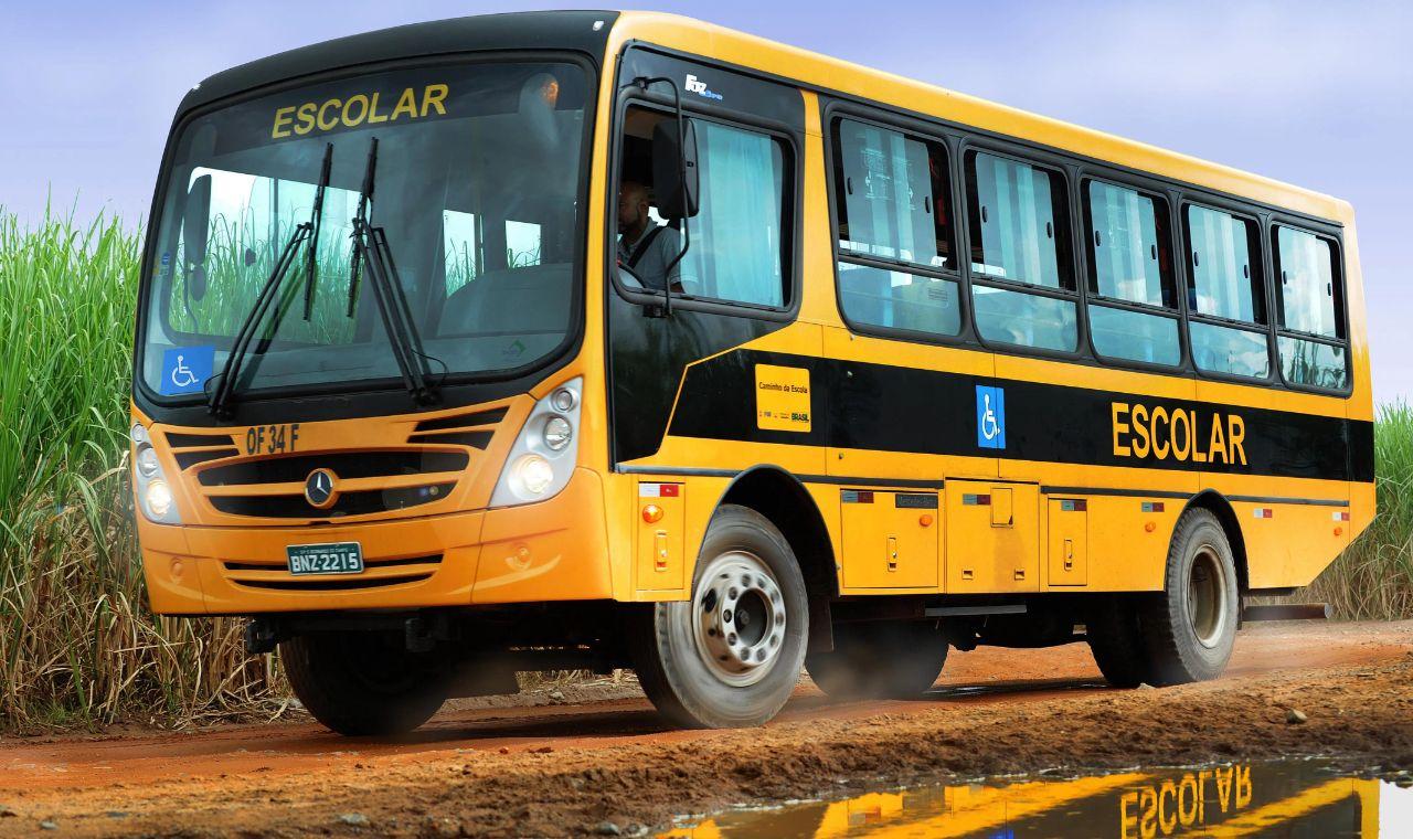 MENINA MORRE APÓS CAIR DE ÔNIBUS ESCOLAR EM MOREILÂNDIA, PE