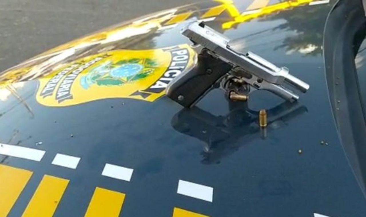 PRF APREENDE PISTOLA DENTRO DE CAMINHONETE DE LUXO EM GARANHUNS, PE