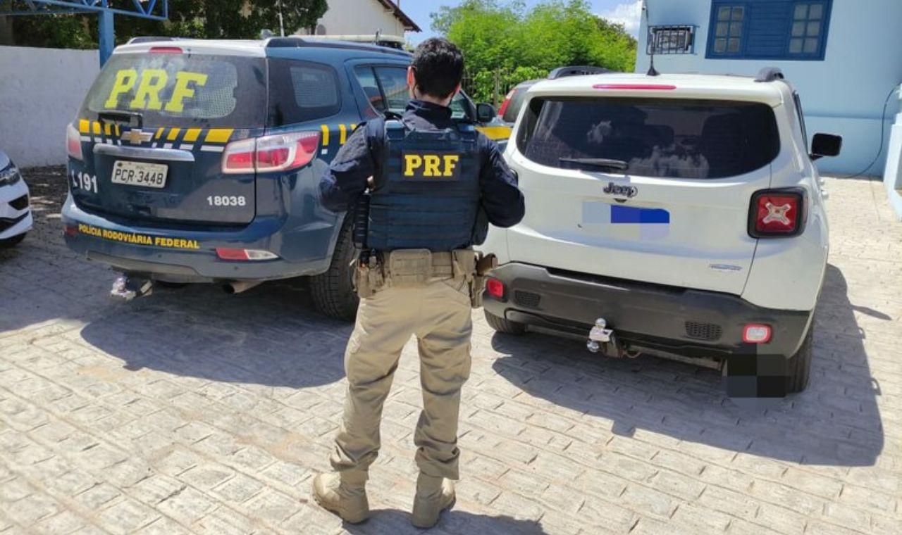 PRF DETÉM HOMEM COM CARRO ROUBADO EM SÃO JOSÉ DO BELMONTE, PE
