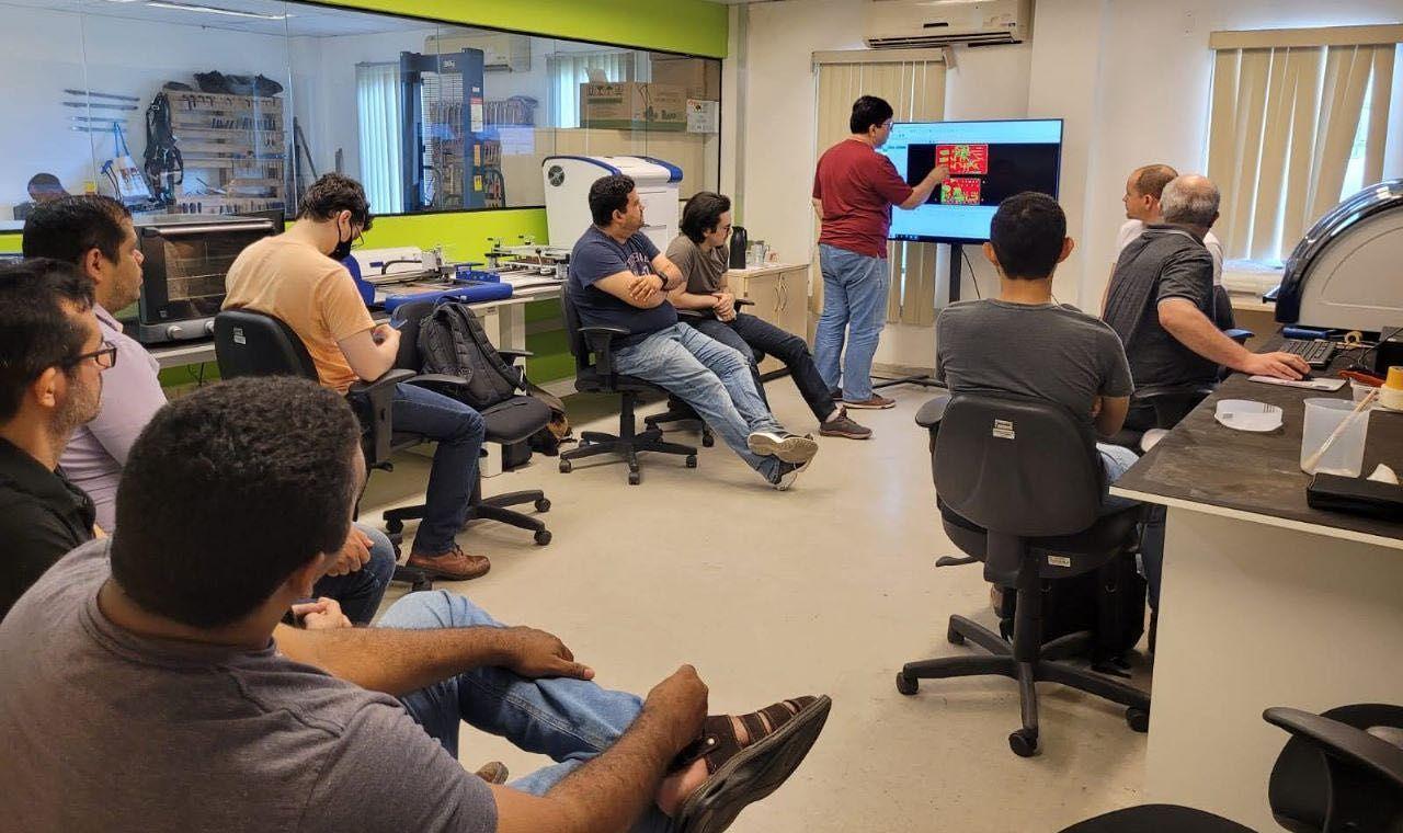 Secti forma novos profissionais em eletroeletrônicos