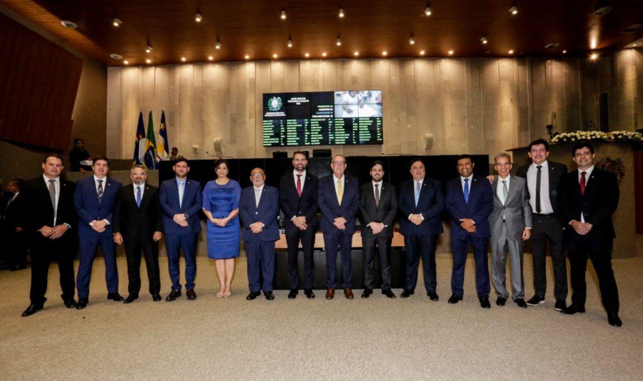 ALEPE ELEGE NOVA MESA DIRETORA