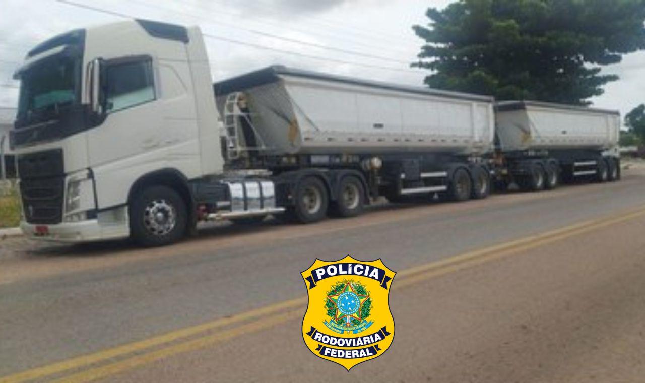 CAMINHÃO COM 22 TONELADAS DE EXCESSO DE PESO É RETIDO PELA PRF EM ARARIPINA, PE