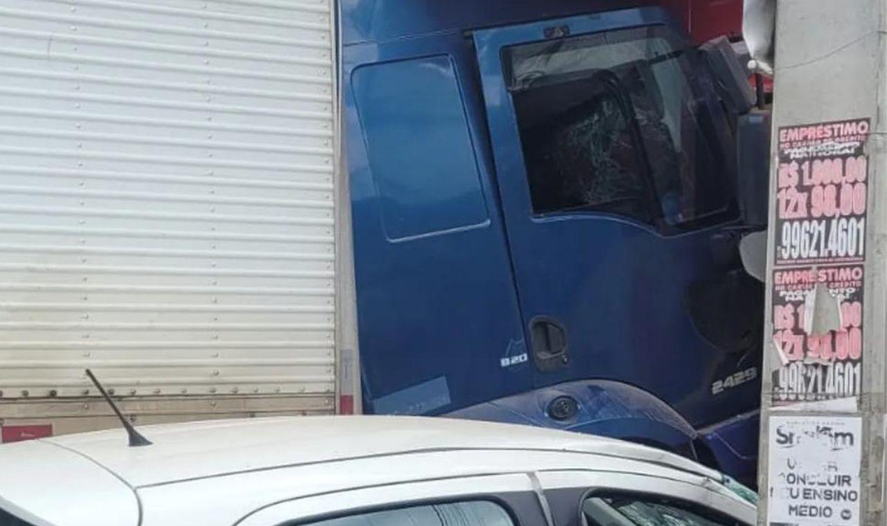 CAMINHÃO DESGOVERNADO PROVOCA DUAS MORTES EM SÃO CAETANO, PE