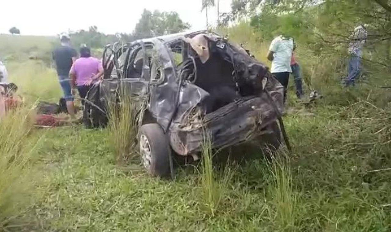 DOIS JOVENS MORREM E OUTROS TRÊS FICAM FERIDOS EM ACIDENTE NA PE-103, EM BONITO, PE
