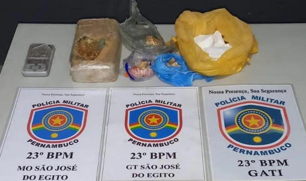 HOMEM É PRESO POR PORTE DE CRACK E COCAÍNA EM SÃO JOSÉ DO EGITO, PE
