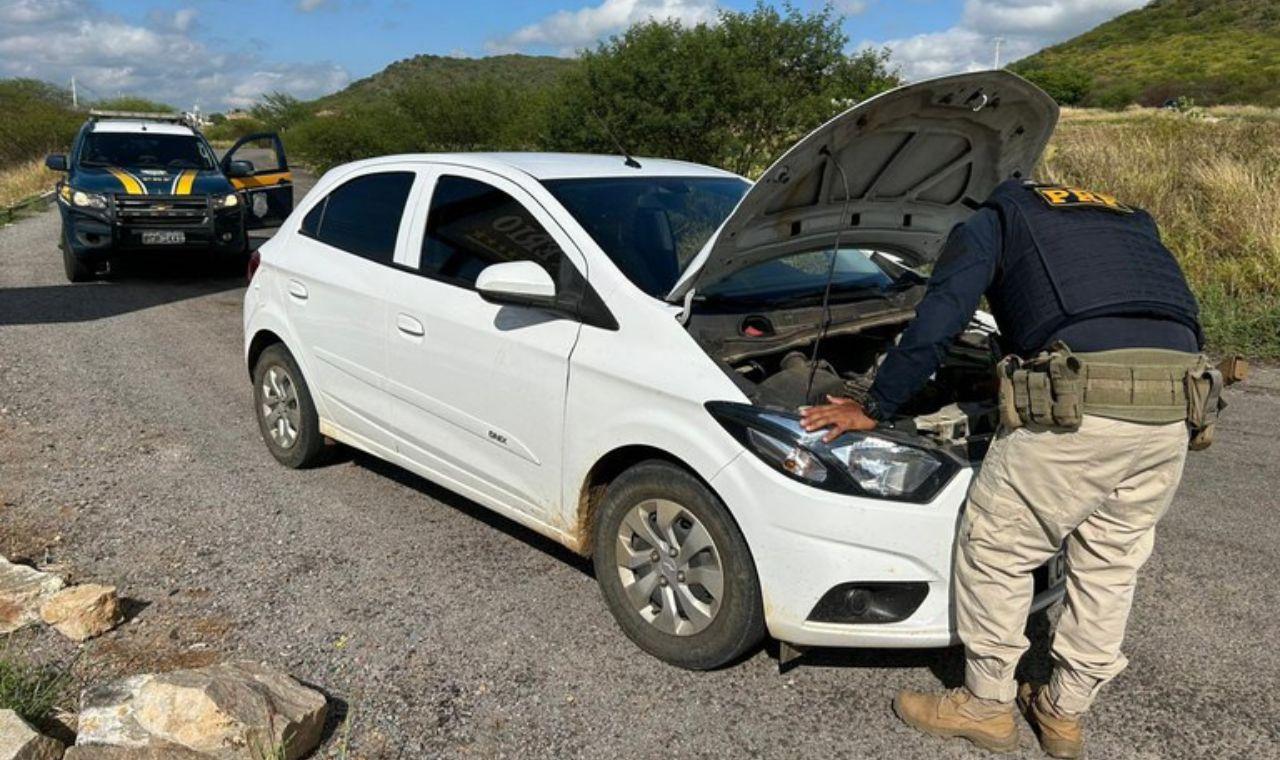 HOMEM TROCA CAVALO POR CARRO ROUBADO E É DETIDO PELA PRF EM SERRA TALHADA, PE