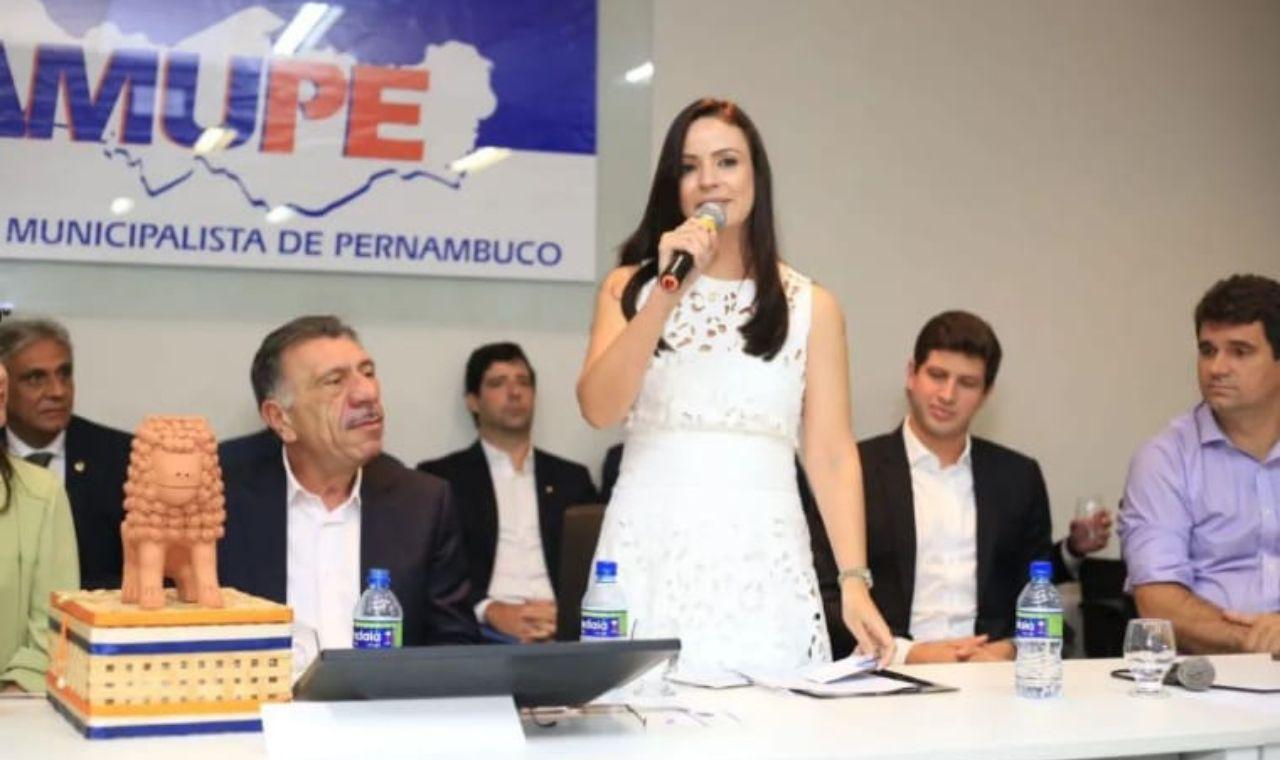 MÁRCIA CONRADO É A NOVA PRESIDENTE DA AMUPE